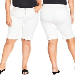 AVENUE Size 30W White Denim Bermuda Cuffed Short (JN06.5)